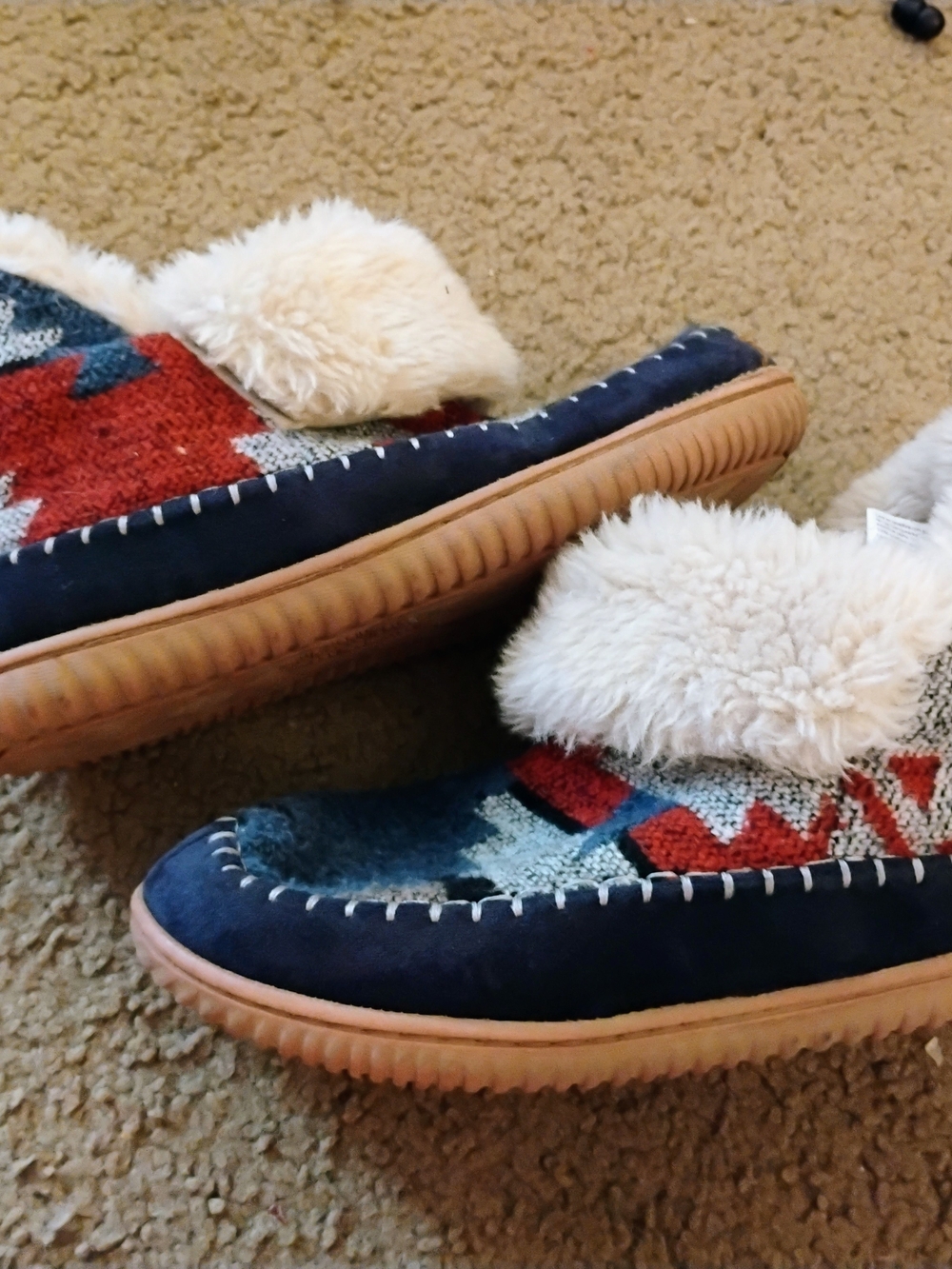Dearfoams Women's Moritz Energy Return Bootie slippers in a geometric Navy Multi
